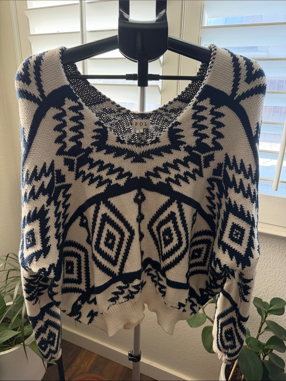 POL Southwest Knut V-Neck Sweater Navy Blue White Geometric L Boho Southwest